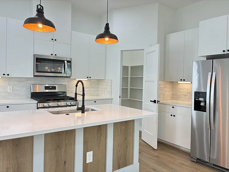 1404 E 31st St — Photo 10