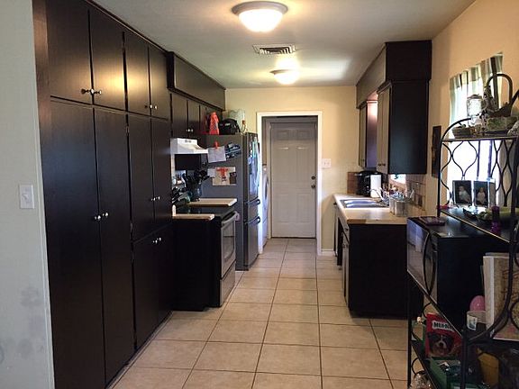 3rd image of 1614 E Manor Dr