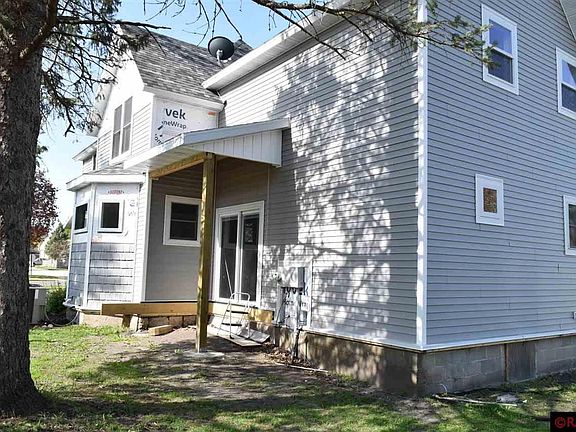 3rd image of 31 Cleveland Ave W