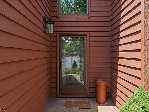 2nd image of 25818 Fairmount Blvd