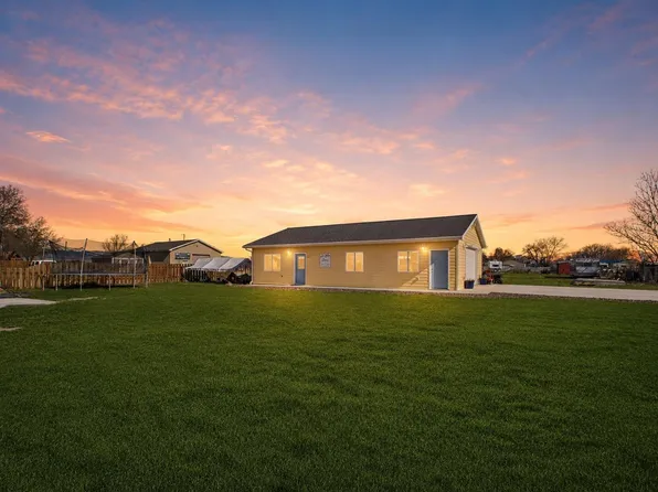 341 N Division St, Cowley, WY 82420