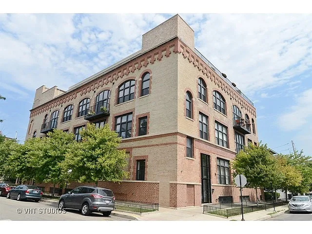 1050 W Hubbard St APT 3C photo 1