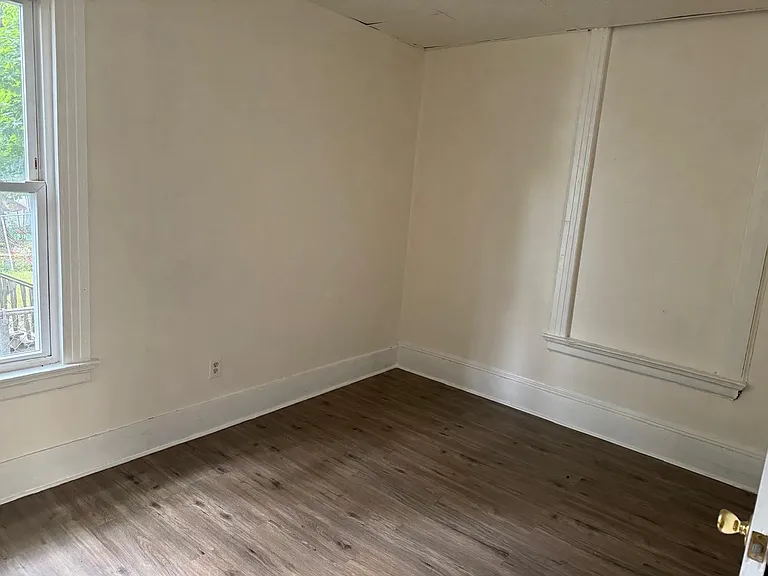 389 Ellison St #1R — Photo 5