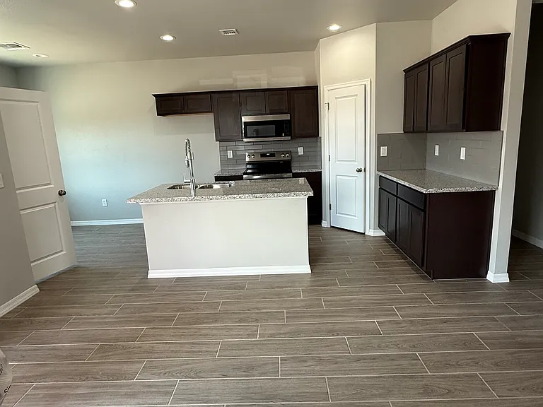 649 Vista Grande Dr — Photo 3