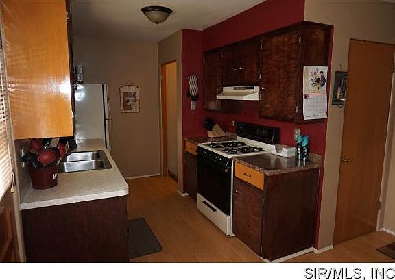 3rd image of 577 N Wood River Ave