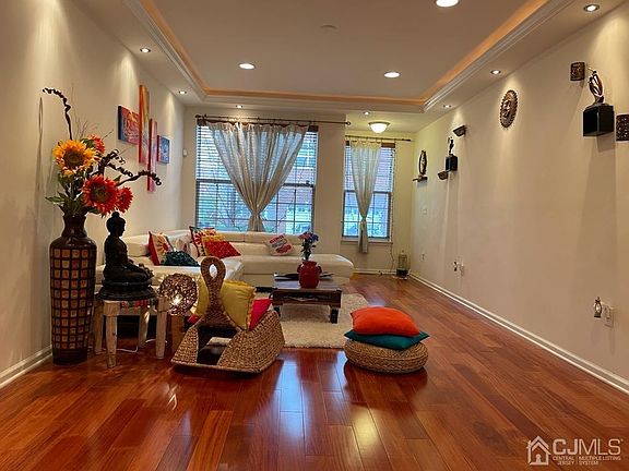 2nd image of 2353 Berkshire Ln