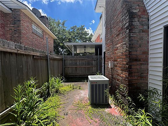 3rd image of 27 Brandon Hall Dr