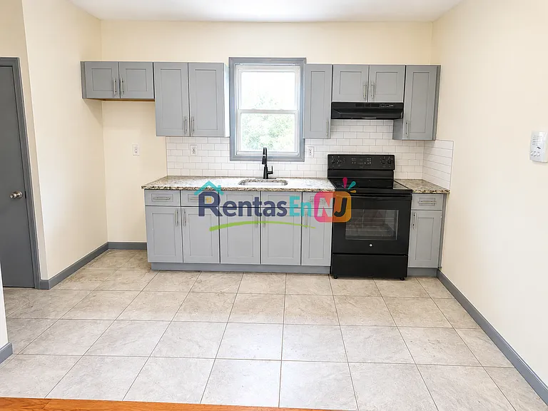 99 Alexander St #1A — Photo 6