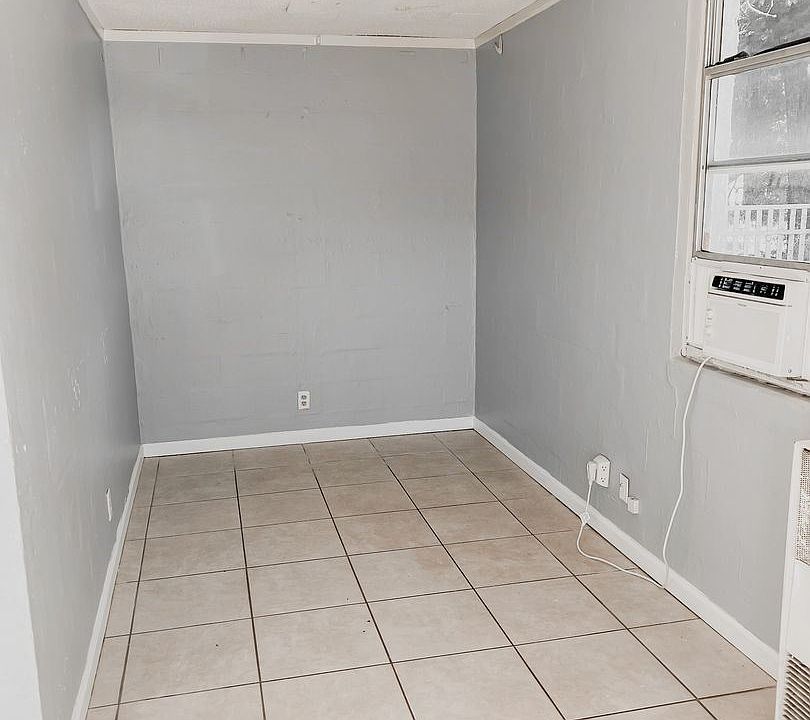 1st image of 7 2nd St SE APT 3