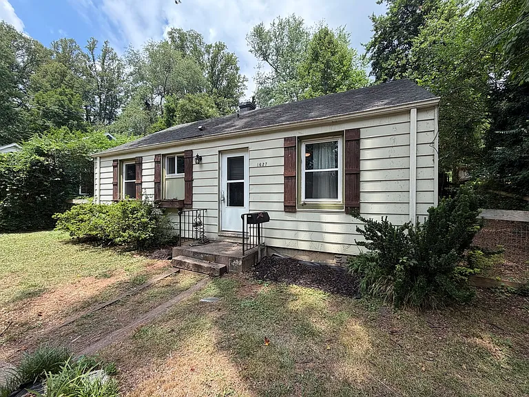 1627 Mason Ln — Photo 1