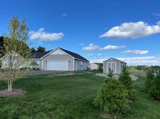 139 Amberside Dr, Bangor, ME 04401