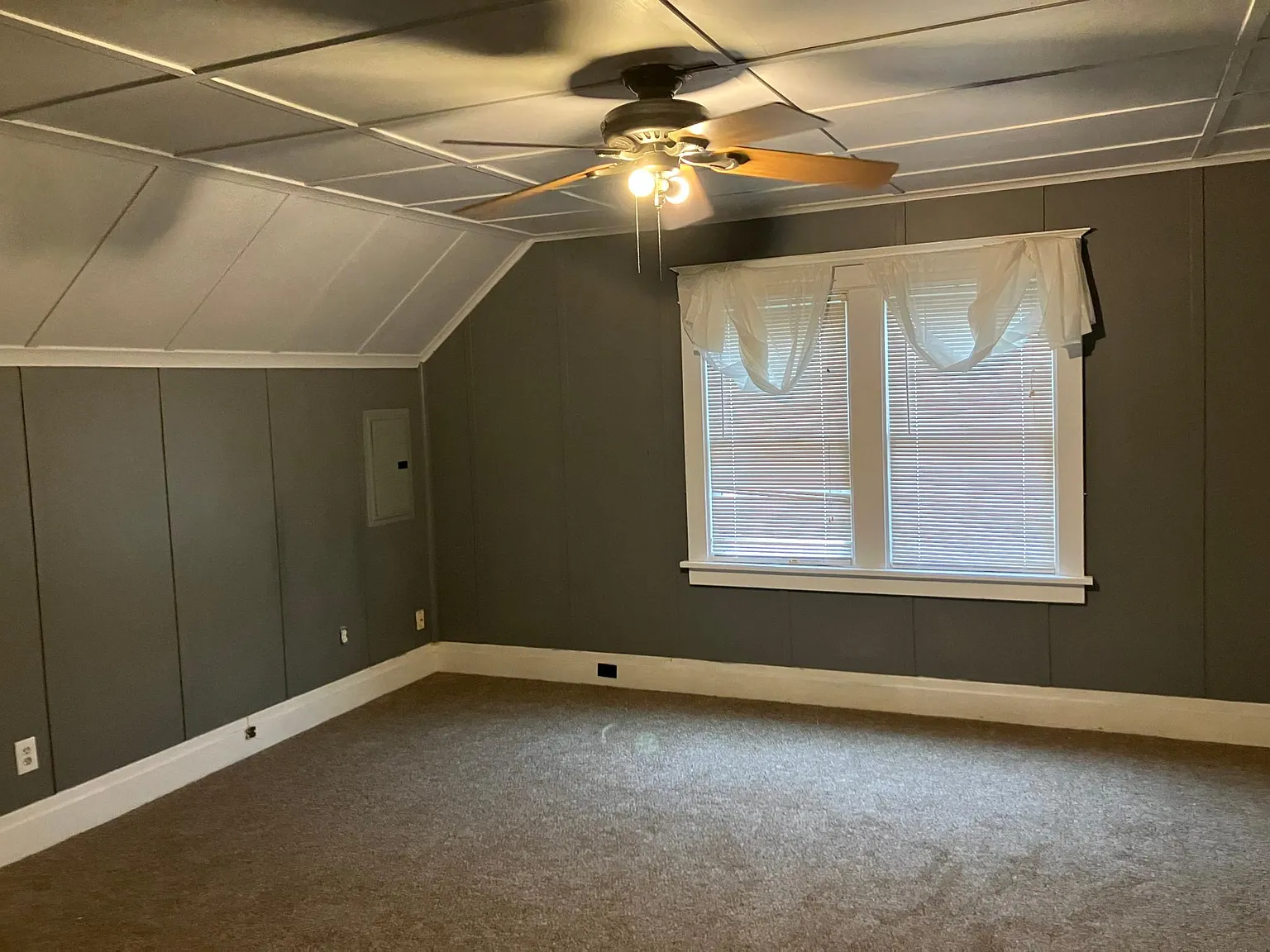 31 Colonial Ave — Photo 4