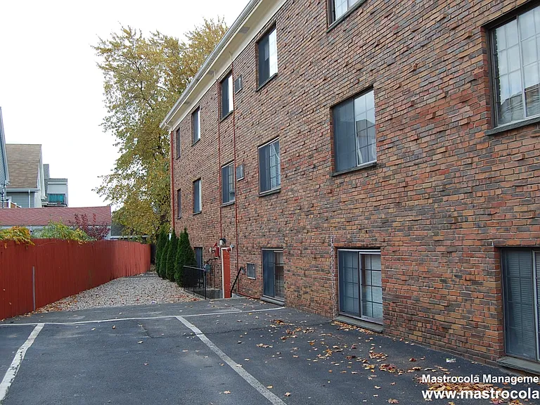 Winthrop St — Photo 3