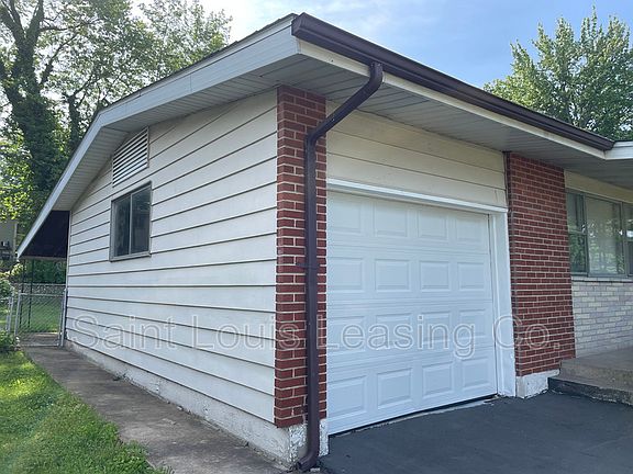 3rd image of 10318 Janson Dr