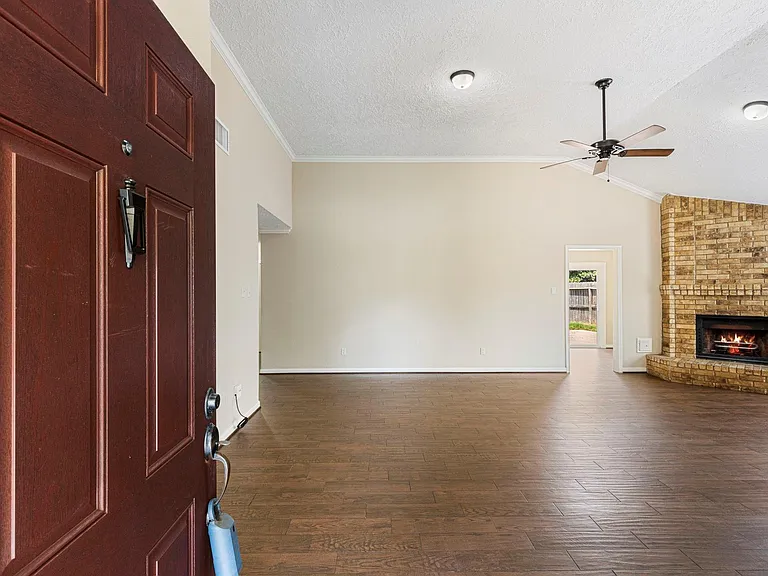 21435 Deerhaven Dr — Photo 4