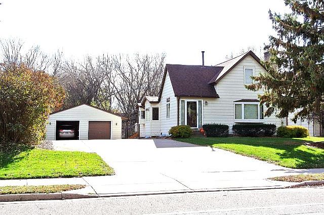 1st image of 324 County Road B W