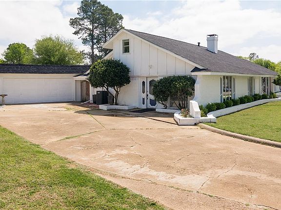 2nd image of 317 Hollyhill Ln