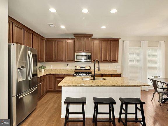 4th image of 426 Orchard Crest Cir