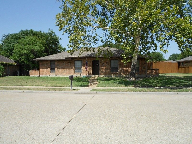 1st image of 3429 Carriage Ln