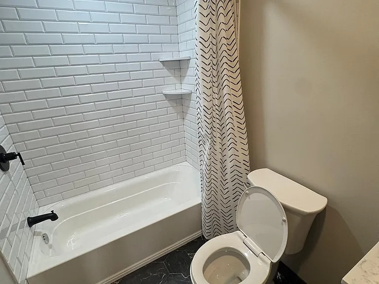 33 Ellison St #4 — Photo 4