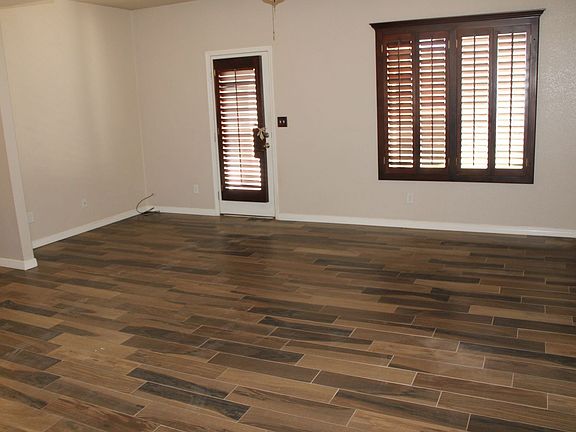 3rd image of 336 Emerald Woods St