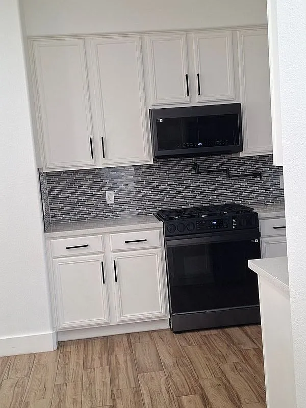 4 bed, 3.0 bath, 2391 sqft, $2,450 — Photo 3