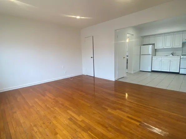 (undisclosed Address), Long Beach, NY 11561