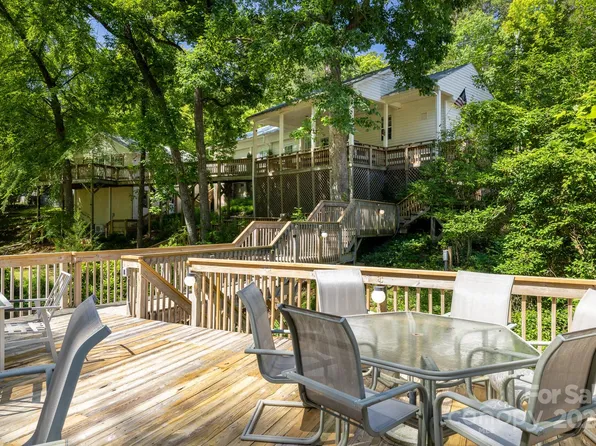 140 N Shoreline Dr, New London, NC 28127