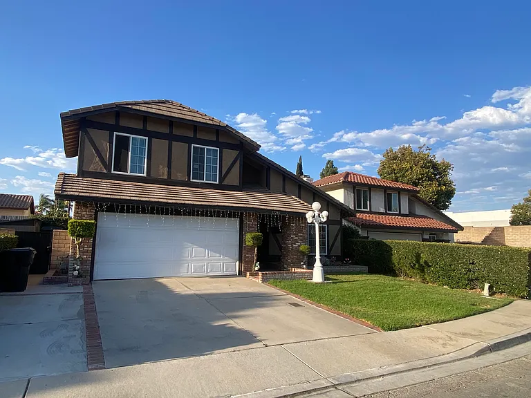 17286 Woodhill St — Photo 3