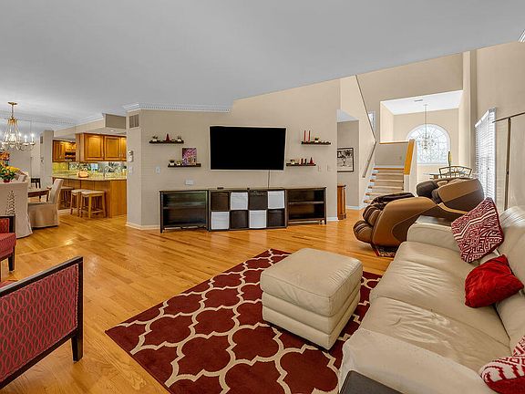 5th image of 1056 Taborlake Dr
