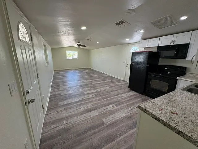 4745 N Pomona Ave — Photo 8