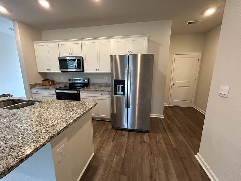 324 Vaccaro Dr — Photo 7