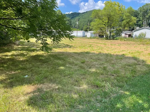 Bridge St, Raven, VA 24639