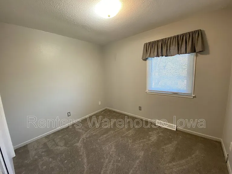 3310 SE 5th St — Photo 3