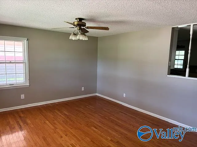 3 bed, 1.0 bath, 1266 sqft, $1,400 — Photo 2