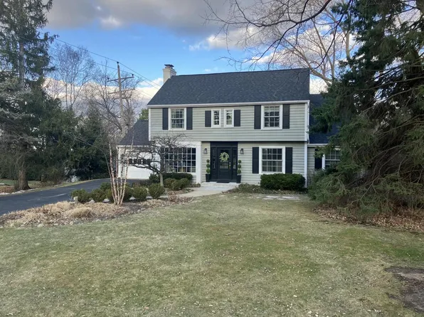 630 Hi View COURT, Elm Grove, WI 53122