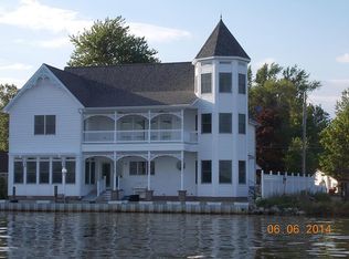 441 N Shore Dr, Crystal, MI 48818