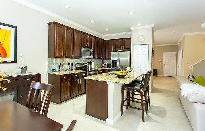 4 bed, 3.0 bath, 2076 sqft, $3,595 — Photo 4