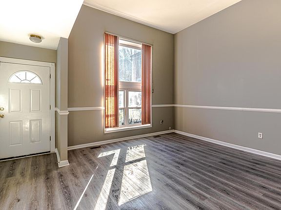 2nd image of 8452 Willow Glen Ct