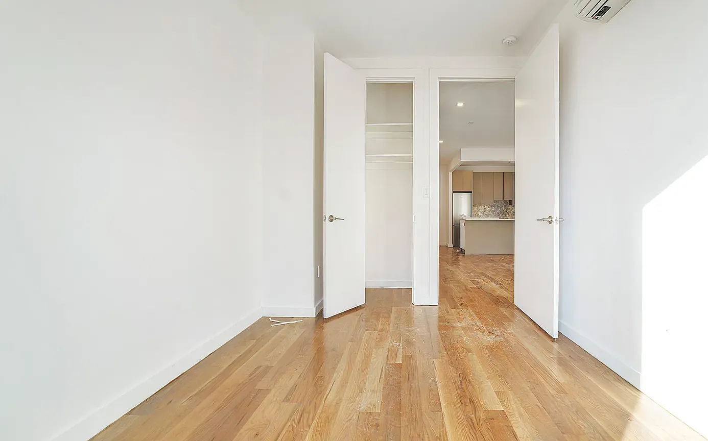 138-25 Barclay Avenue — Photo 4