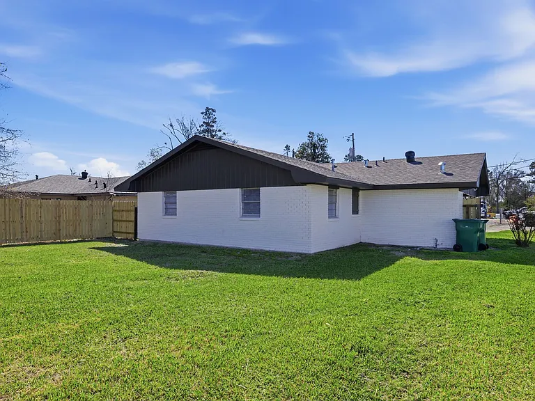 628 Urban St — Photo 10