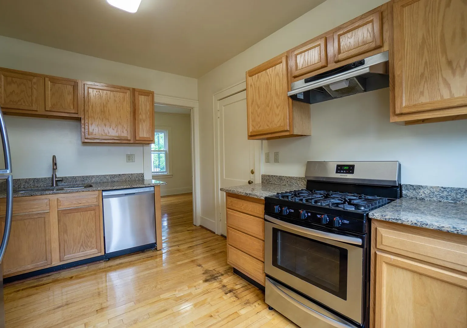 407 Roosevelt Ave - Available 7/1/2027 - Newly Renovated First Floor Flat-Bright, Spacious — Photo 1