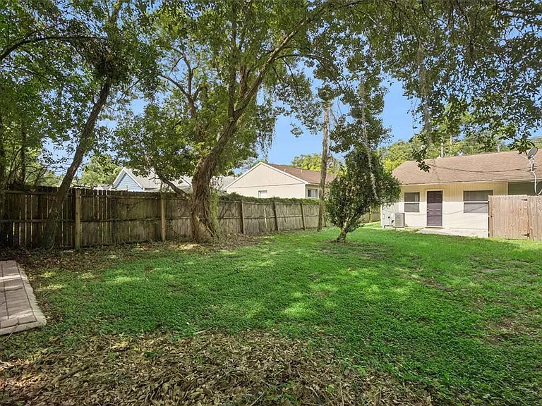 2725 Mayer St — Photo 31