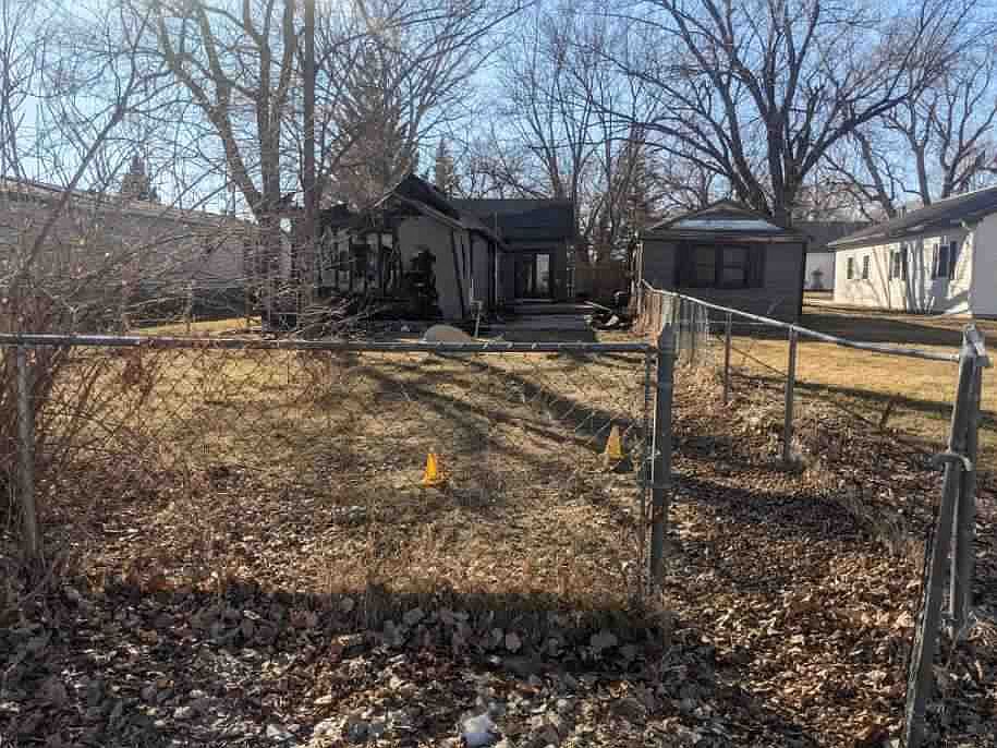 2nd image of 404 Iowa St