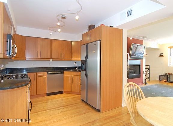 3rd image of 3642 N California Ave #1