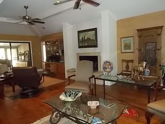 4th image of 336 Crittenden St