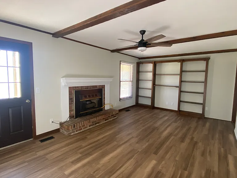 1806 E Spring St — Photo 14