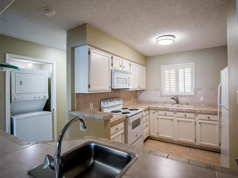 202 Lakeview Ter #H — Photo 14