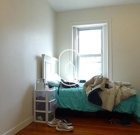 5th image of 1863 Beacon St Suite 1