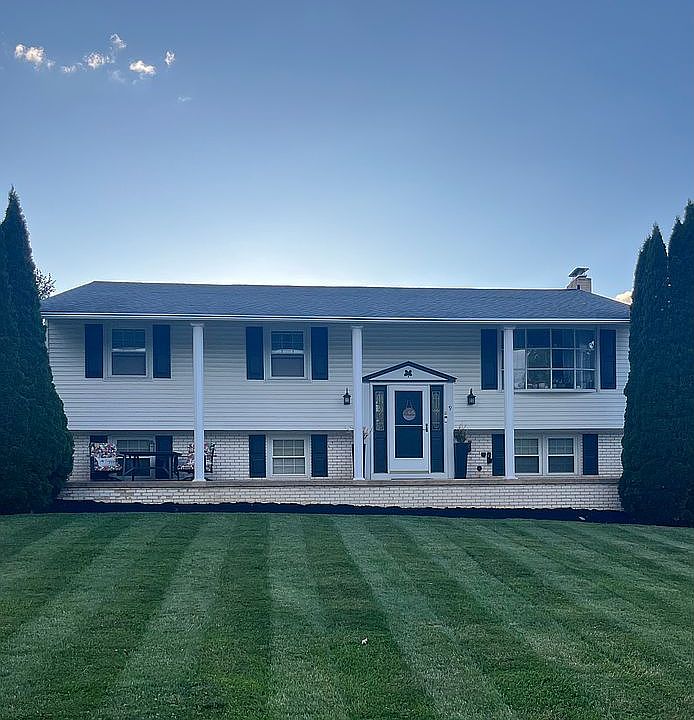 1st image of 9 Hancock Ct